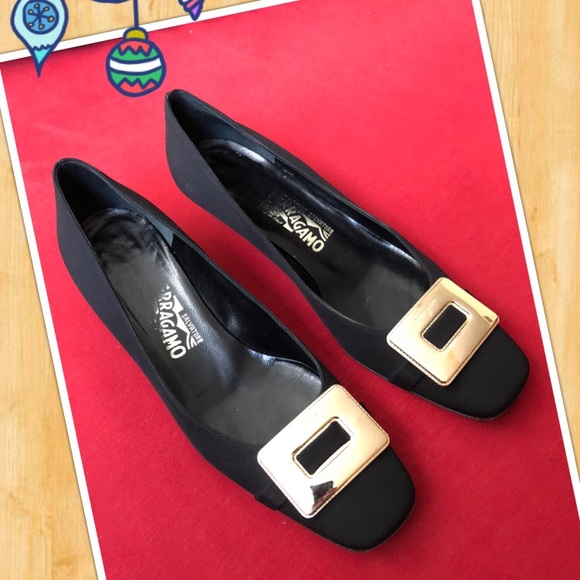 Salvatore Ferragamo’s pump shoes Golden Buckle sz9